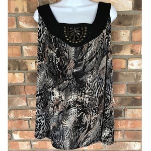 Notations Woman Beaded Front Top    2X